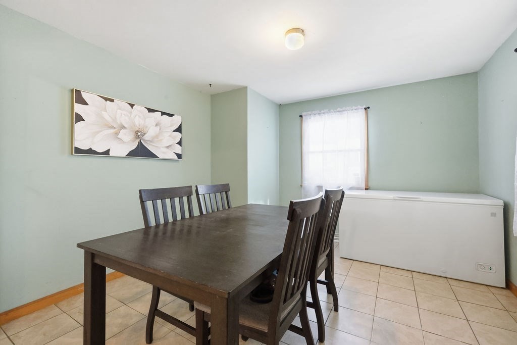 108 Barre Street Springfield, MA 01119 - Photo 6 of 23