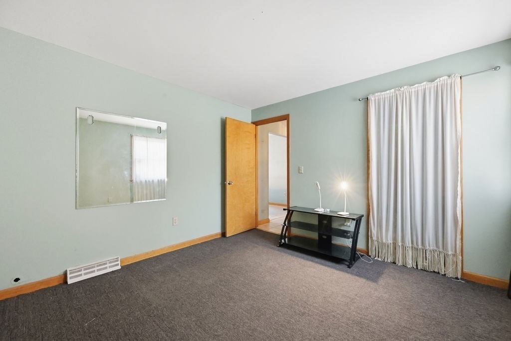 108 Barre Street Springfield, MA 01119 - Photo 10 of 23
