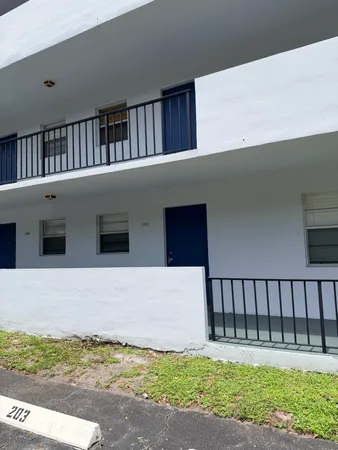 $2,500 | 1630 Embassy Drive, Unit 104, West Palm Beach, FL 33401