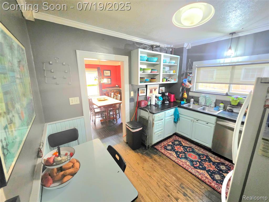 24 Utica Road Pontiac, MI 48341 - Photo 8 of 29