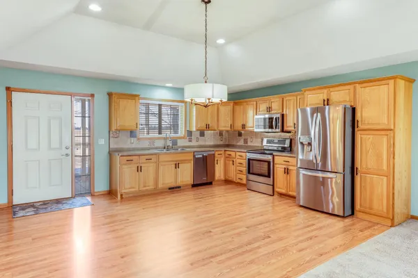 $250,000 | 7969 Center Street, Clear Lake, MN 55319