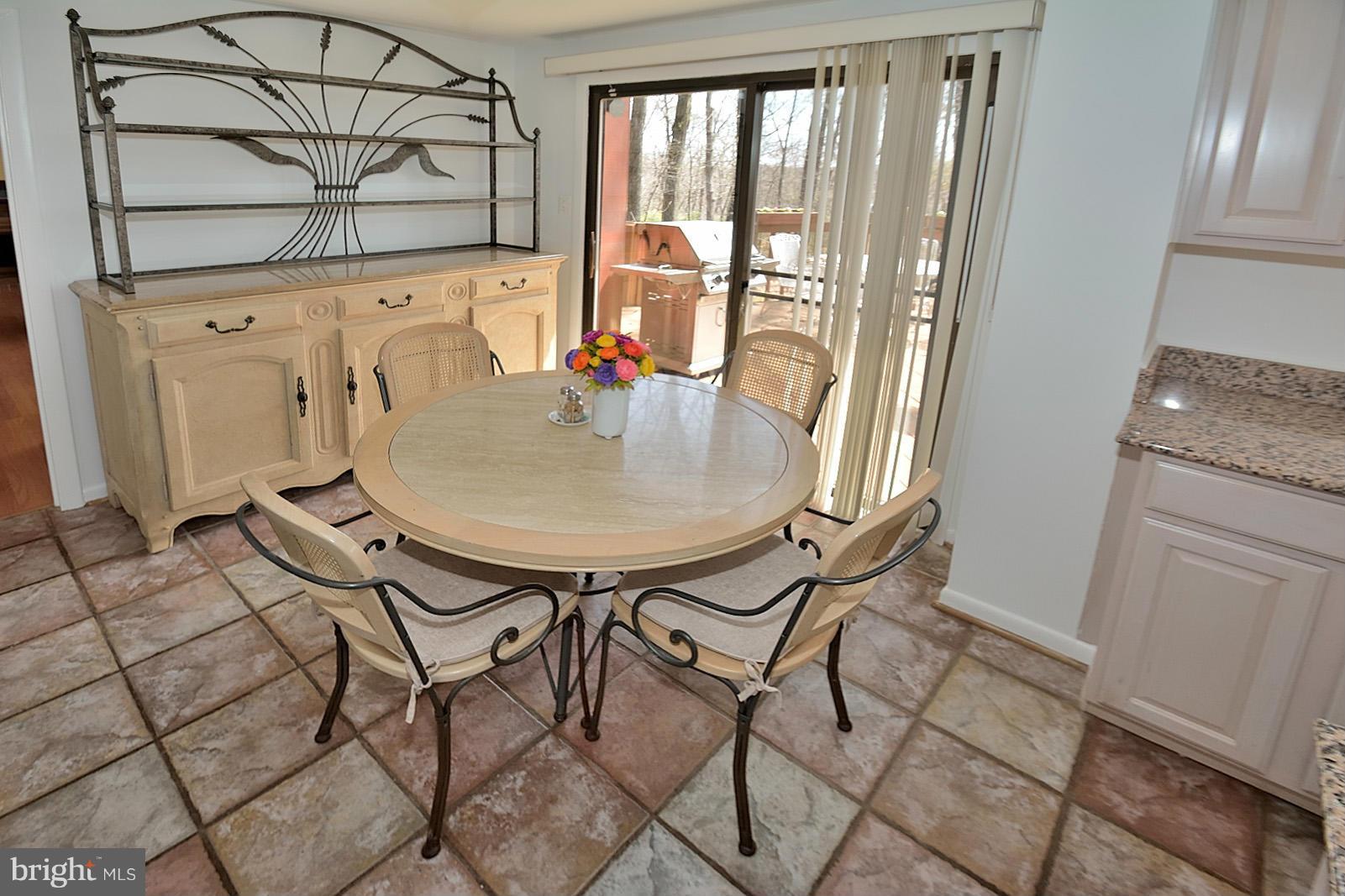 1427 Aldenham Lane Reston, VA 20190 - Photo 12 of 28 Kitchen