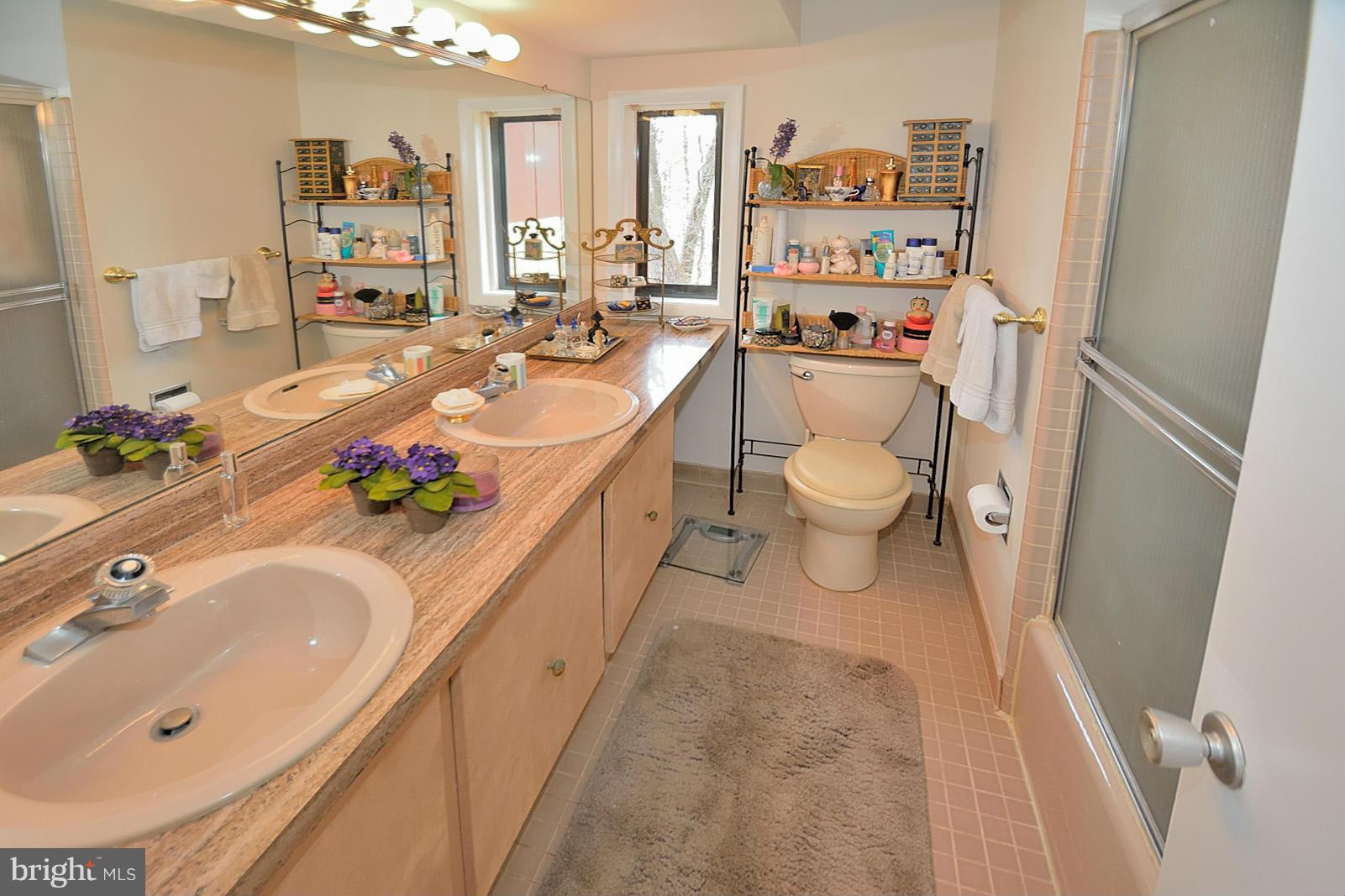 1427 Aldenham Lane Reston, VA 20190 - Photo 19 of 28 Bath (Master)