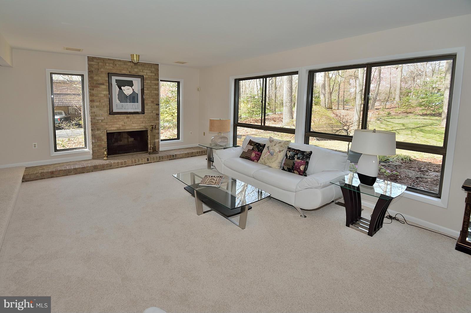 1427 Aldenham Lane Reston, VA 20190 - Photo 3 of 28 Living Room