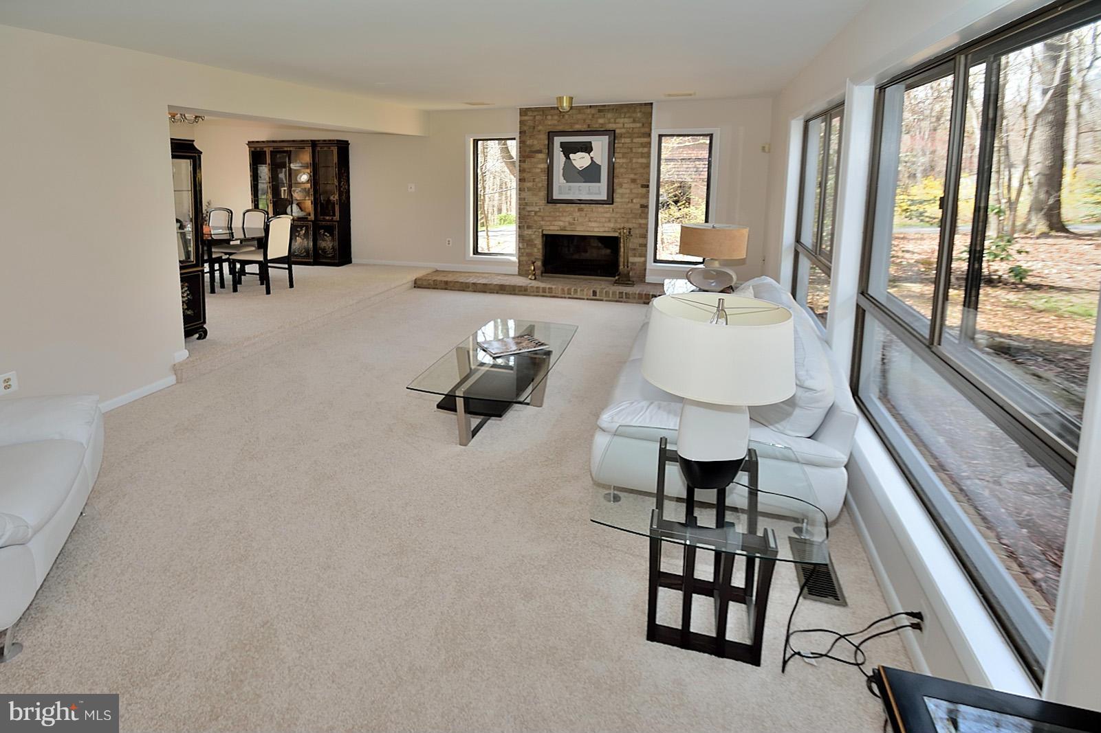 1427 Aldenham Lane Reston, VA 20190 - Photo 4 of 28 Living Room