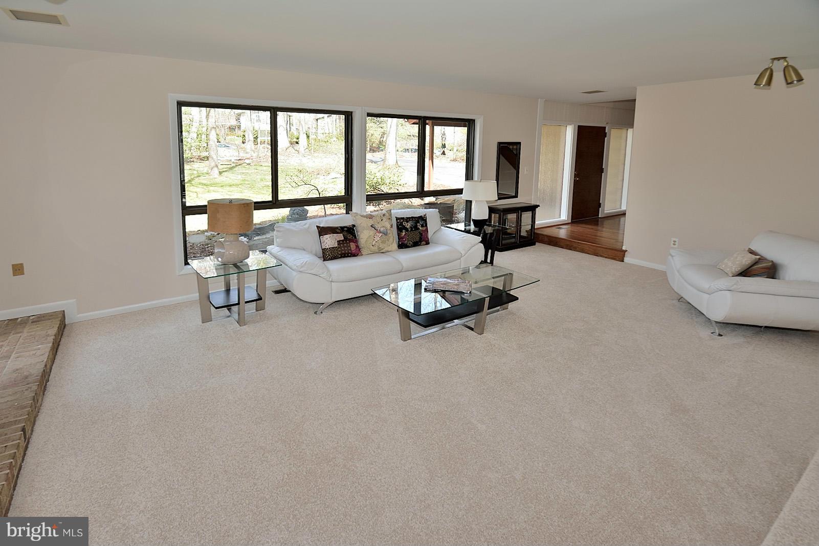 1427 Aldenham Lane Reston, VA 20190 - Photo 5 of 28 Living Room