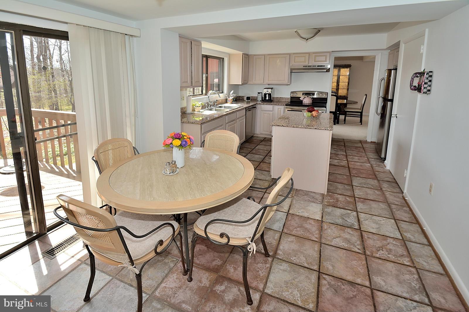 1427 Aldenham Lane Reston, VA 20190 - Photo 9 of 28 Kitchen