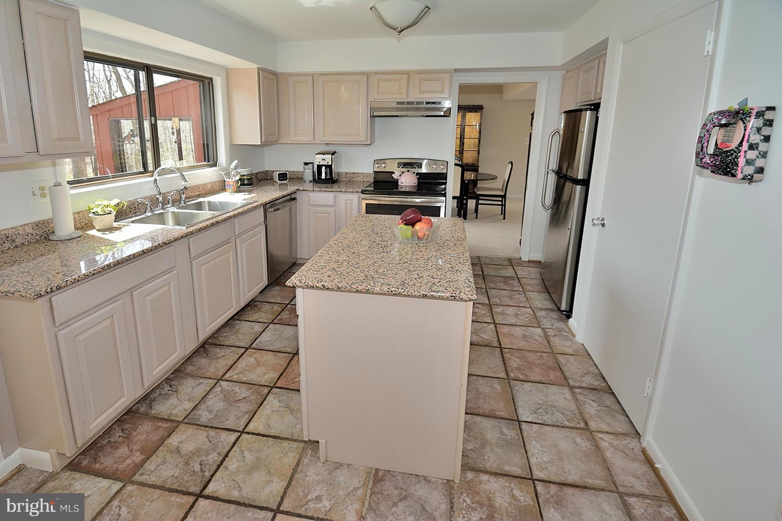 1427 Aldenham Lane Reston, VA 20190 - Photo 10 of 28 Kitchen