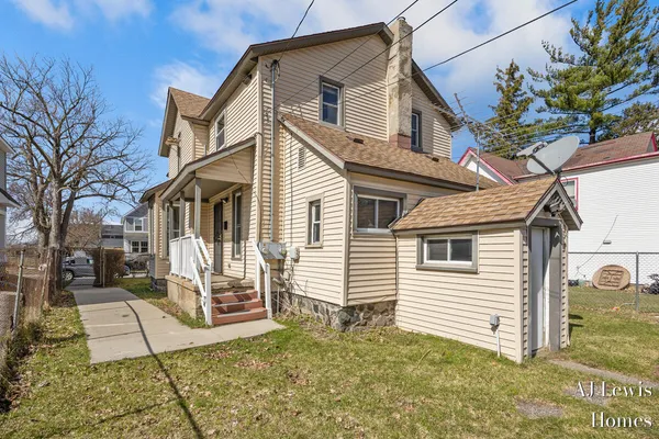 $329,900 | 510 La Grave Avenue Southeast, Grand Rapids, MI 49503