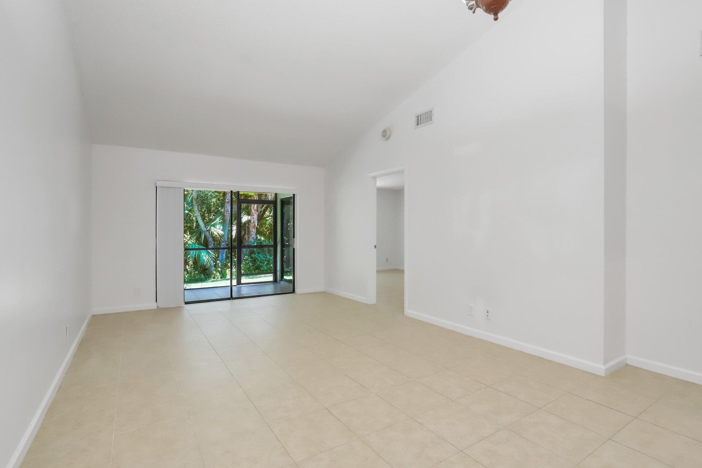 470 Hardwood Place Boca Raton, FL 33431 - Photo 12 of 22 Hardwood 12