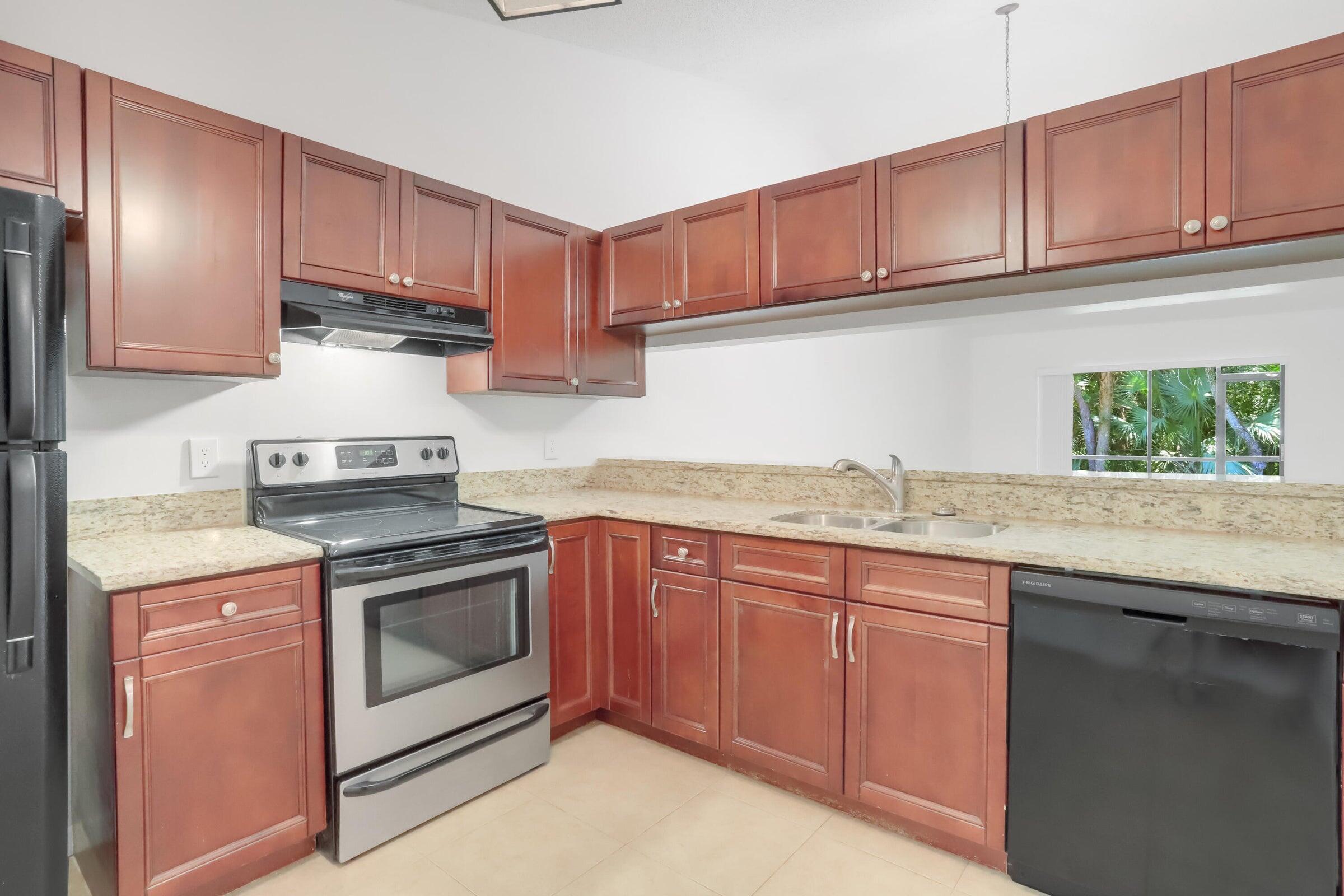 470 Hardwood Place Boca Raton, FL 33431 - Photo 8 of 22 Hardwood 8