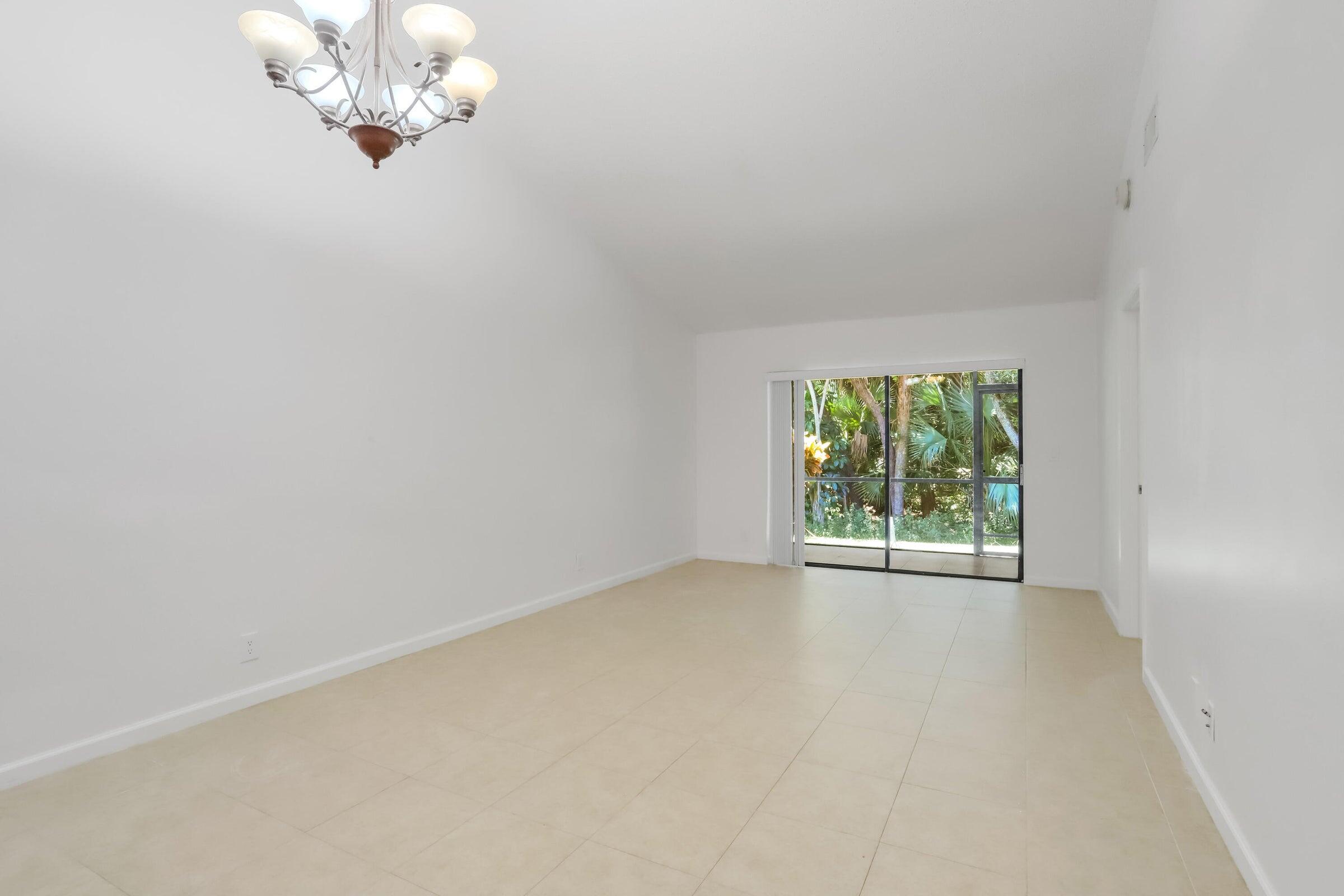470 Hardwood Place Boca Raton, FL 33431 - Photo 10 of 22 Hardwood 10