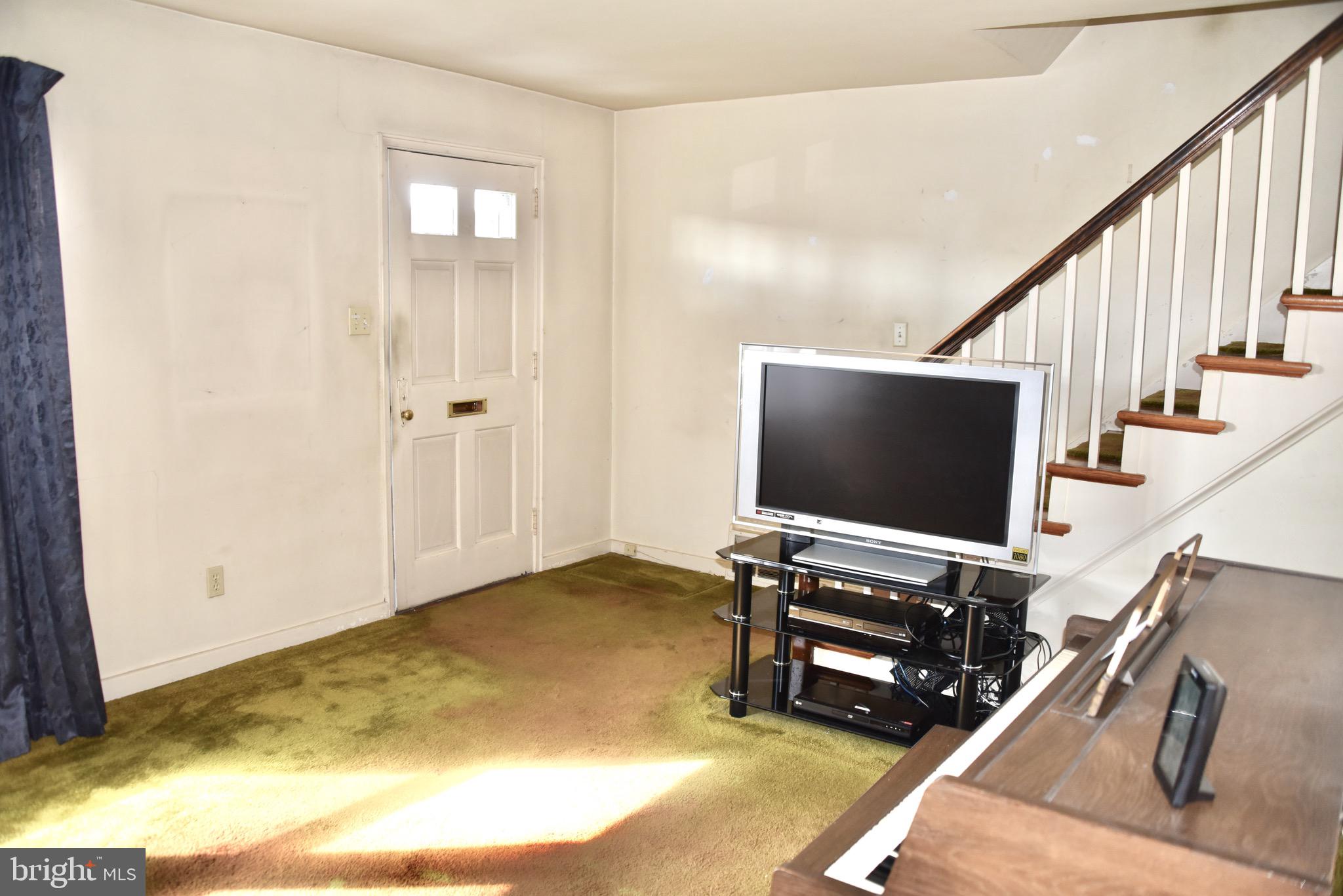 336 Sycamore Road West Reading, PA 19611 - Photo 3 of 28
