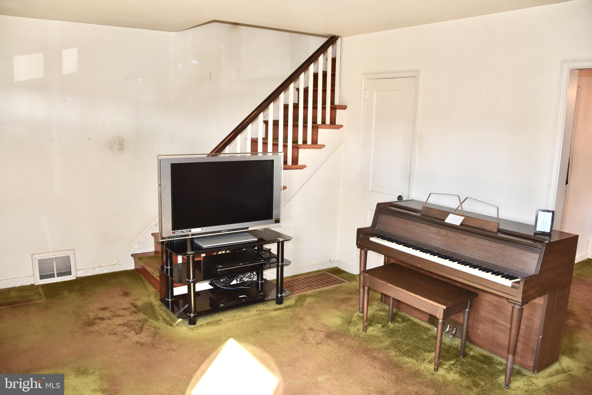 336 Sycamore Road West Reading, PA 19611 - Photo 4 of 28