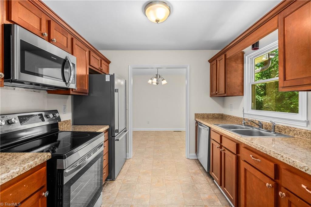 3913 Enterprise Road Lexington, NC 27295 - Photo 7 of 24
