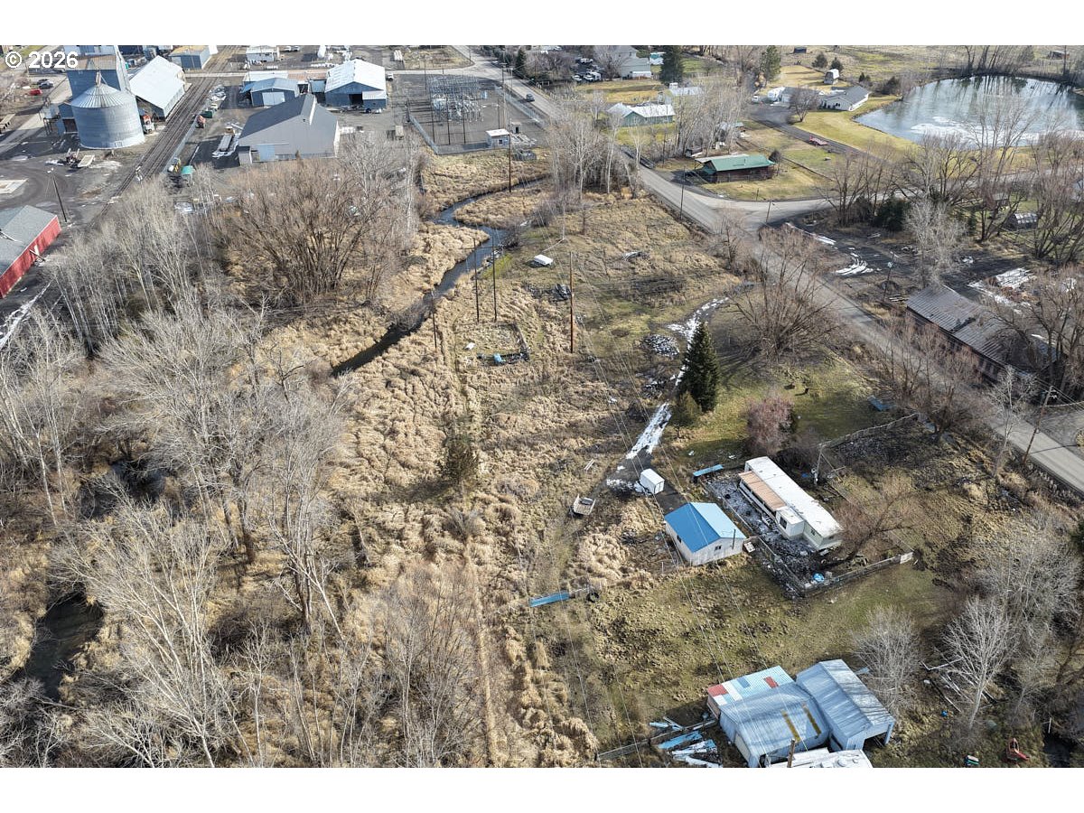 82695 Fish Hatchery Lane Enterprise, OR 97828 - Photo 11 of 12 a view of city and mountain