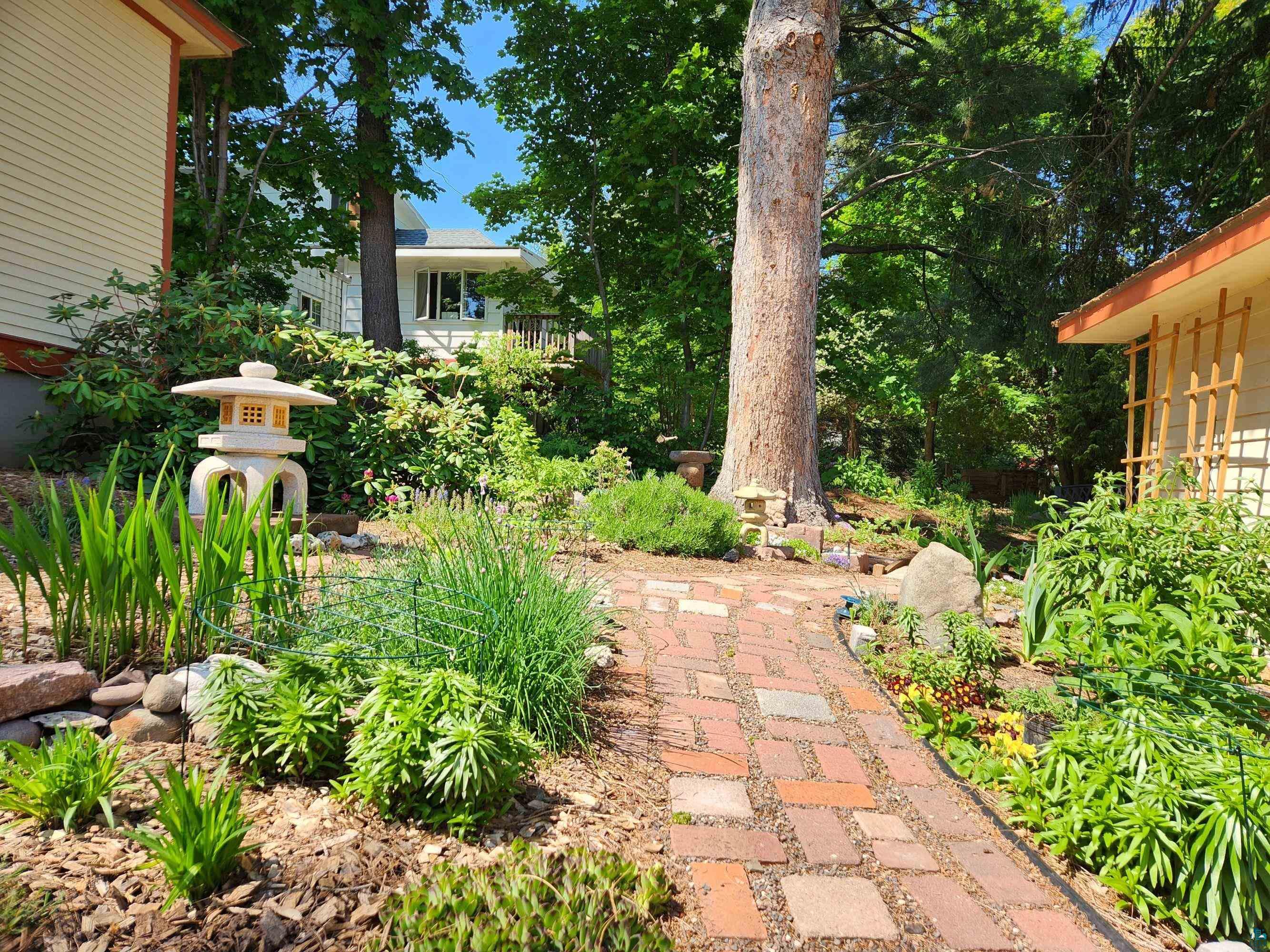 621 Rittenhouse Avenue Bayfield, WI 54814 - Photo 37 of 49 Patio