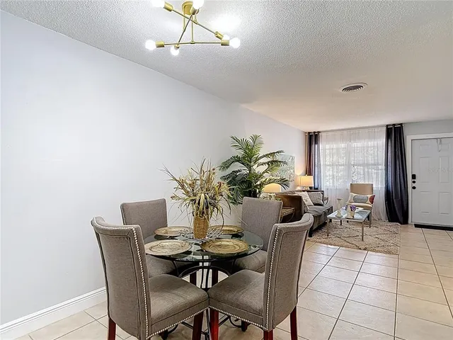 $2,800 | 222 Southeast Jefferson Circle North, St. Petersburg, FL 33703