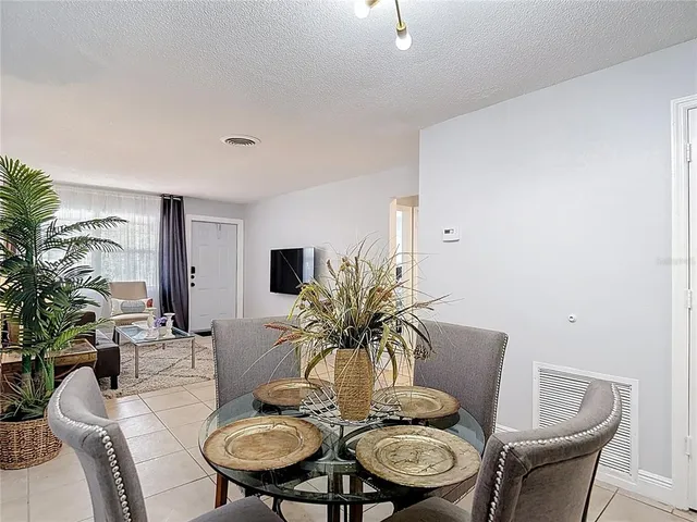 $2,800 | 222 Southeast Jefferson Circle North, St. Petersburg, FL 33703