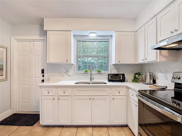 $2,800 | 222 Southeast Jefferson Circle North, St. Petersburg, FL 33703