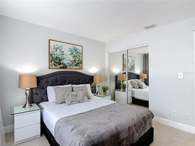 $2,800 | 222 Southeast Jefferson Circle North, St. Petersburg, FL 33703