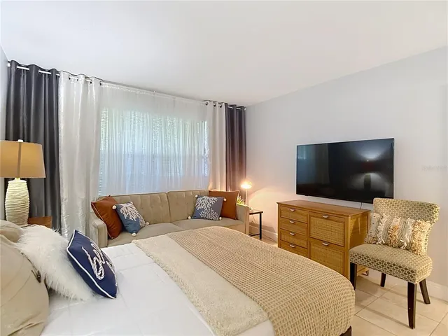 $2,800 | 222 Southeast Jefferson Circle North, St. Petersburg, FL 33703