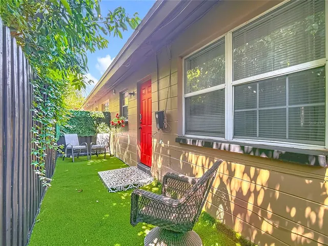 $2,800 | 222 Southeast Jefferson Circle North, St. Petersburg, FL 33703