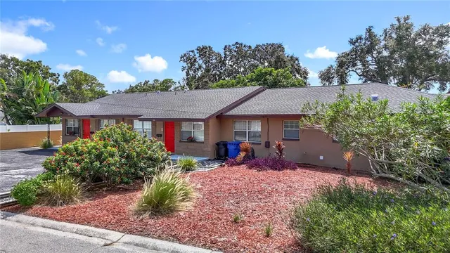 $2,800 | 222 Southeast Jefferson Circle North, St. Petersburg, FL 33703