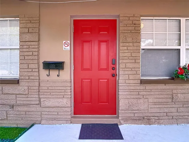 $2,800 | 222 Southeast Jefferson Circle North, St. Petersburg, FL 33703