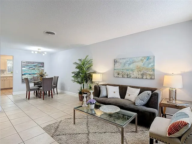 $2,800 | 222 Southeast Jefferson Circle North, St. Petersburg, FL 33703