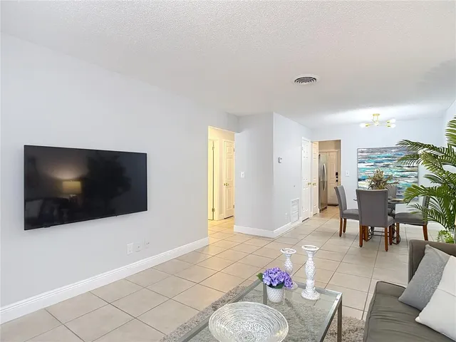 $2,800 | 222 Southeast Jefferson Circle North, St. Petersburg, FL 33703