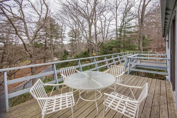 6 Magnolia Avenue Manchester, MA 01944 - Photo 11 of 16