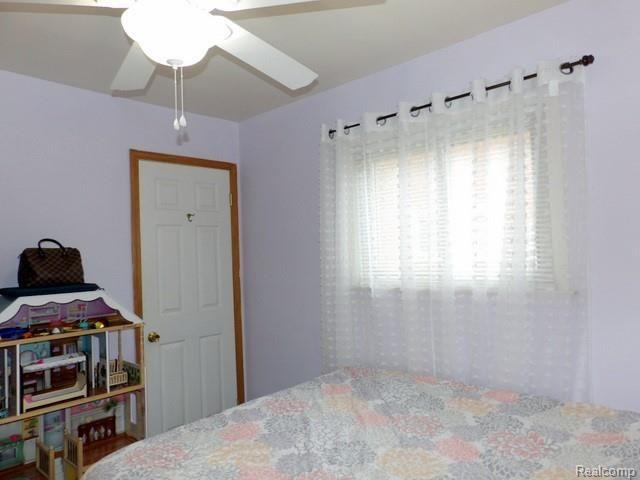 7911 Merrick Street Taylor, MI 48180 - Photo 28 of 42 28. CLOSET WITH ORGANIZERS!