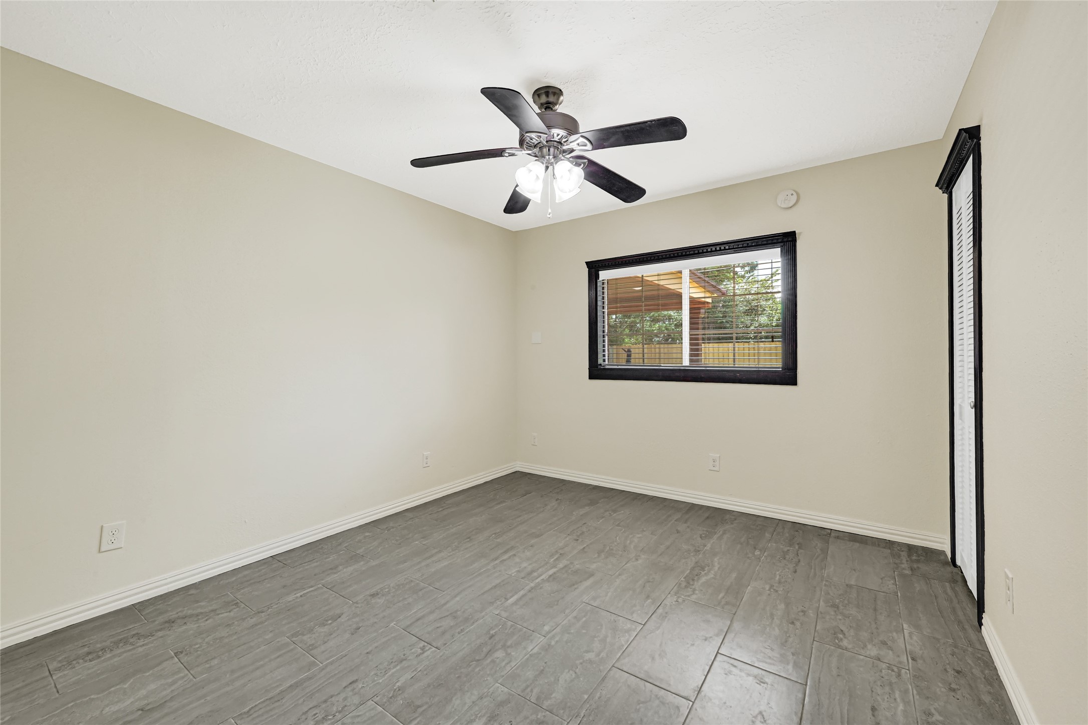 4806 Hickorygate Drive Spring, TX 77373 - Photo 13 of 21 Hallway bedroom