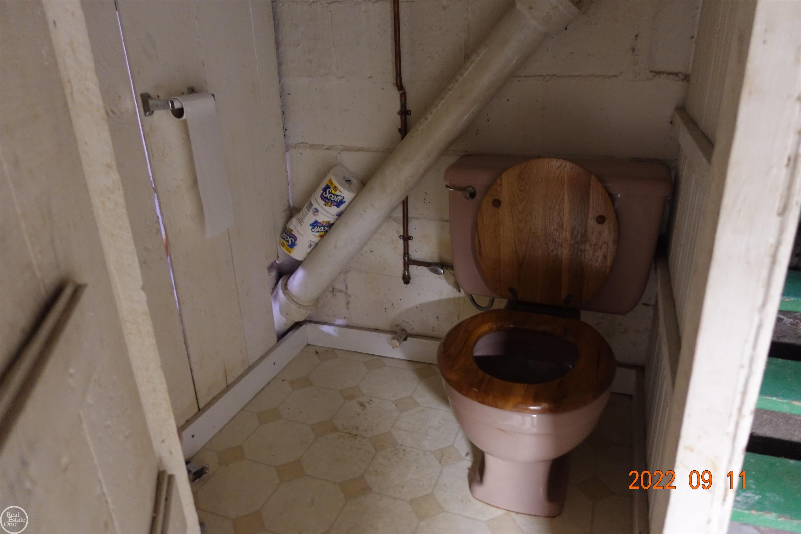 21603 Twelve Mile Road St. Clair Shores, MI 48081 - Photo 14 of 41