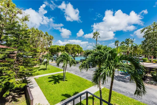 a view of a yard with a tree