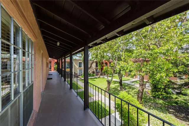 $2,100 | 10784 North Kendall Drive, Unit D2, Miami, FL 33176