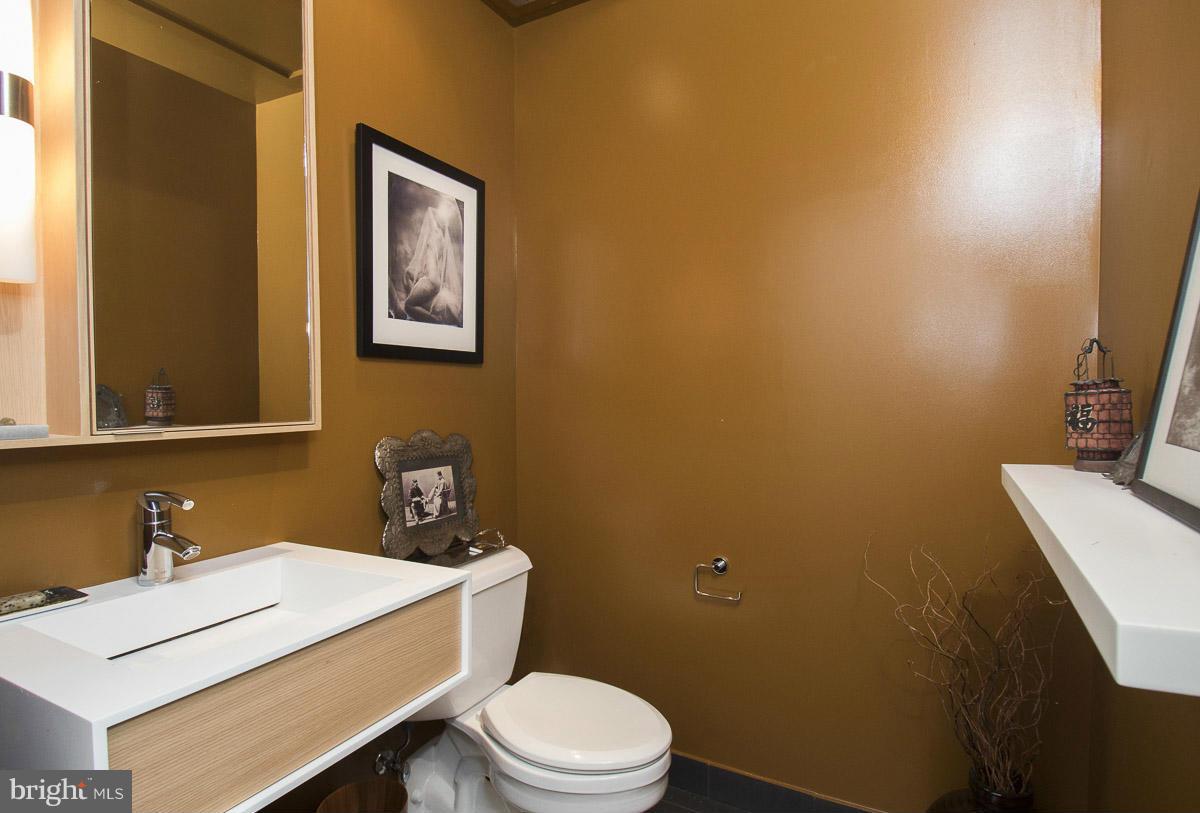 1515 15th Street Northwest, Unit 402 Washington, DC 20005 - Photo 12 of 29 Bath