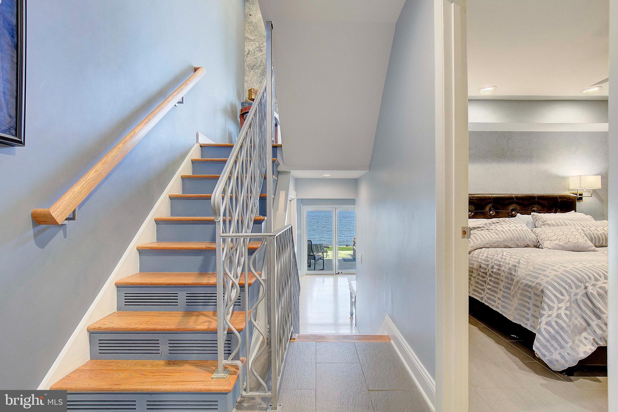 8 Eastern Avenue Annapolis, MD 21403 - Photo 18 of 55 a view of bedroom and bedroom with wooden floor