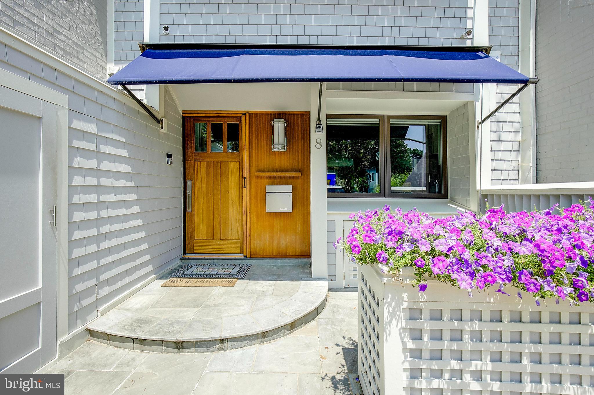 8 Eastern Avenue Annapolis, MD 21403 - Photo 4 of 55 a front view of a house