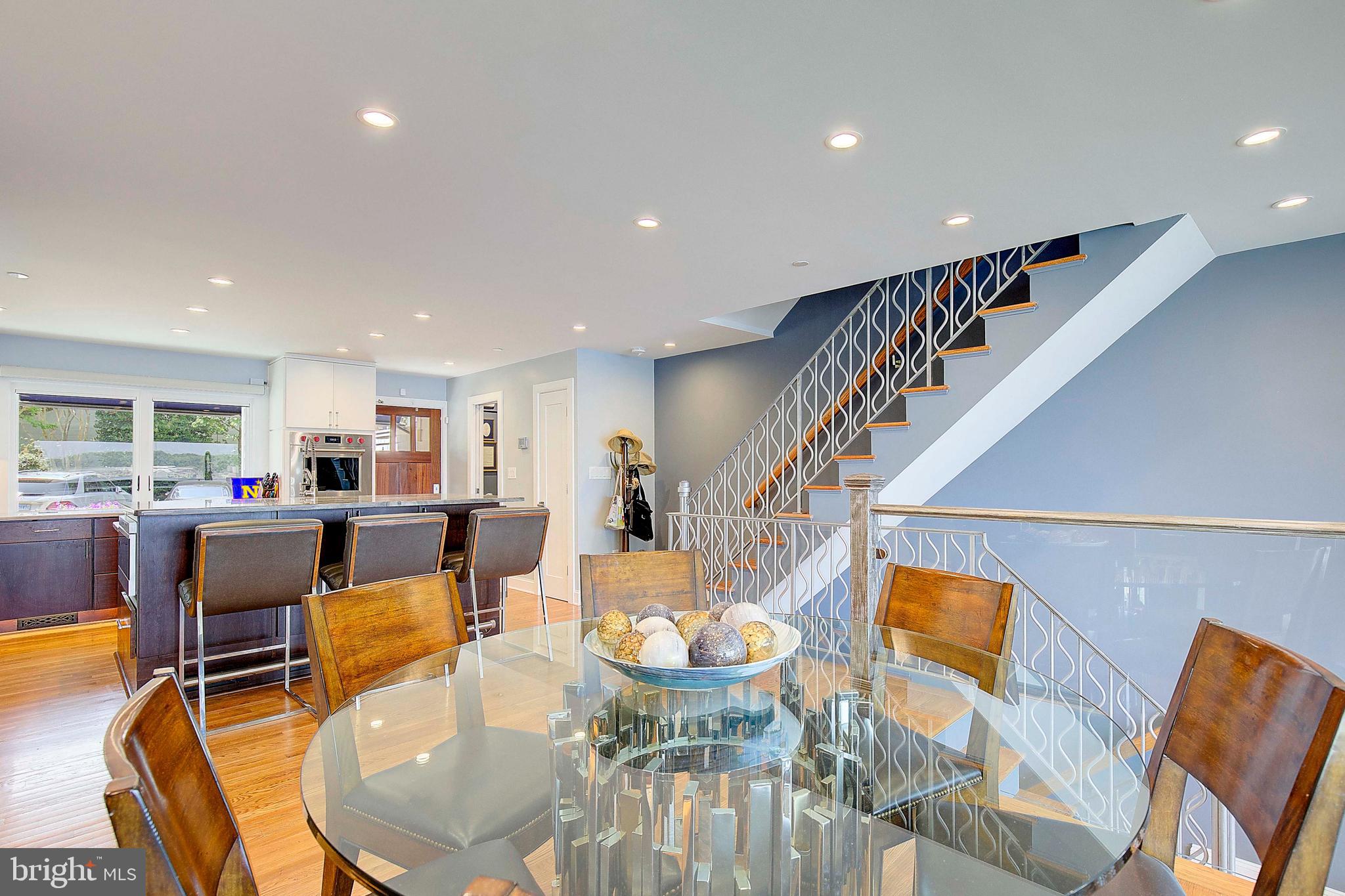 8 Eastern Avenue Annapolis, MD 21403 - Photo 9 of 55 a living room with furniture kitchen view and a wooden floor