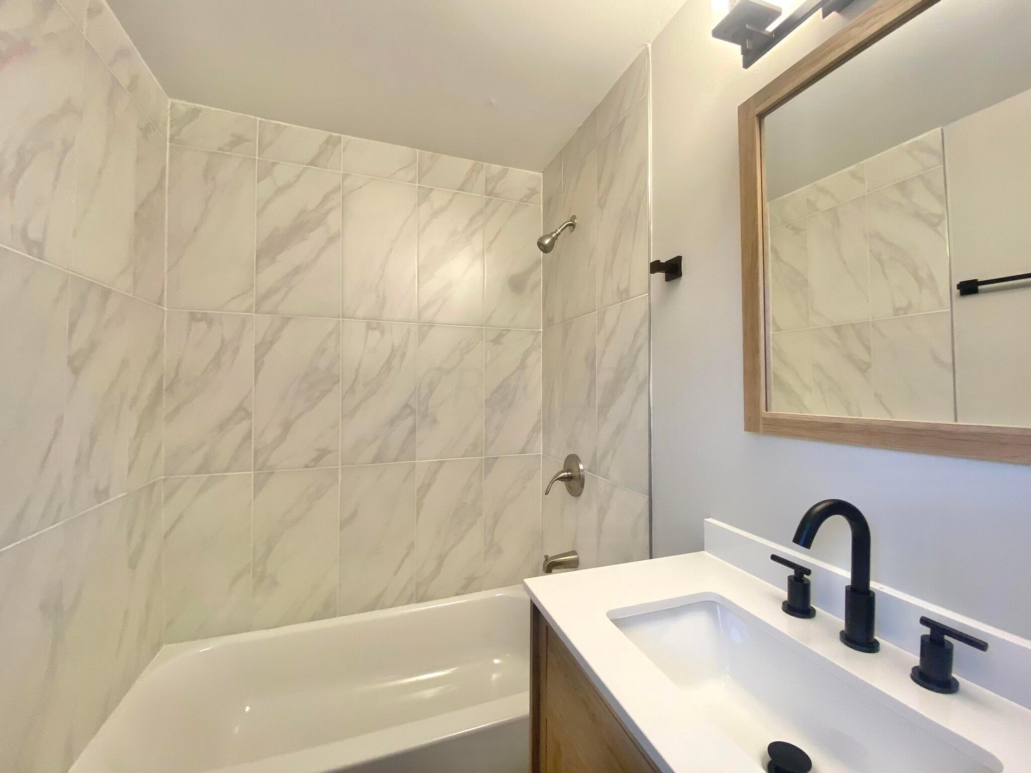 273 Delray Road Columbus, OH 43207 - Photo 12 of 19 Full Bathroom