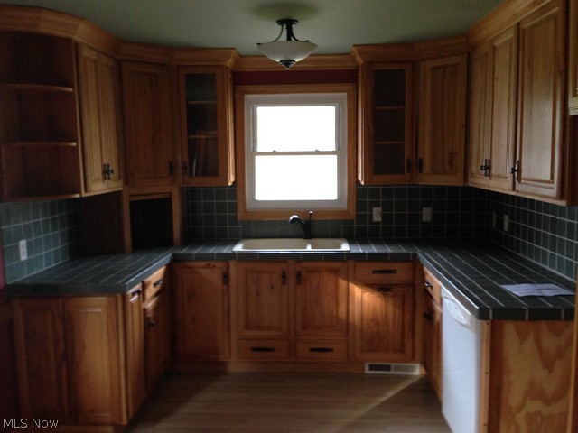 13987 Butternut Road Burton, OH 44021 - Photo 7 of 15 Kitchen