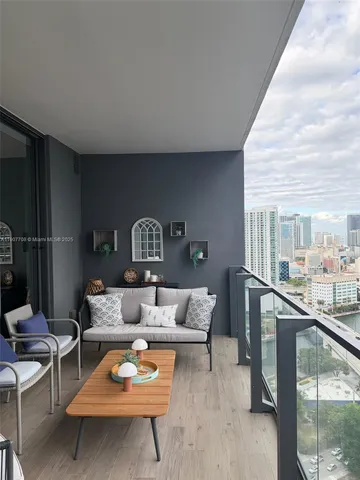 $6,050 | 88 Southwest 7th Street, Unit 2503, Miami, FL 33130