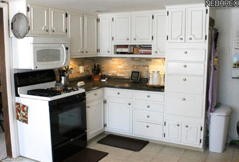 5806 Horning Road Kent, OH 44240 - Photo 12 of 25 As gorgeous as it is functionalâ?¦ it will make you want to EAT IN even if you feel like eating out!