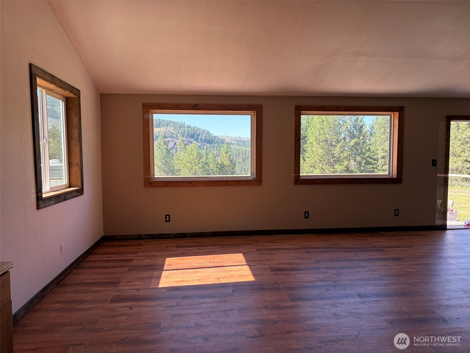 88 Little Bear Road Republic, WA 99166 - Photo 5 of 38