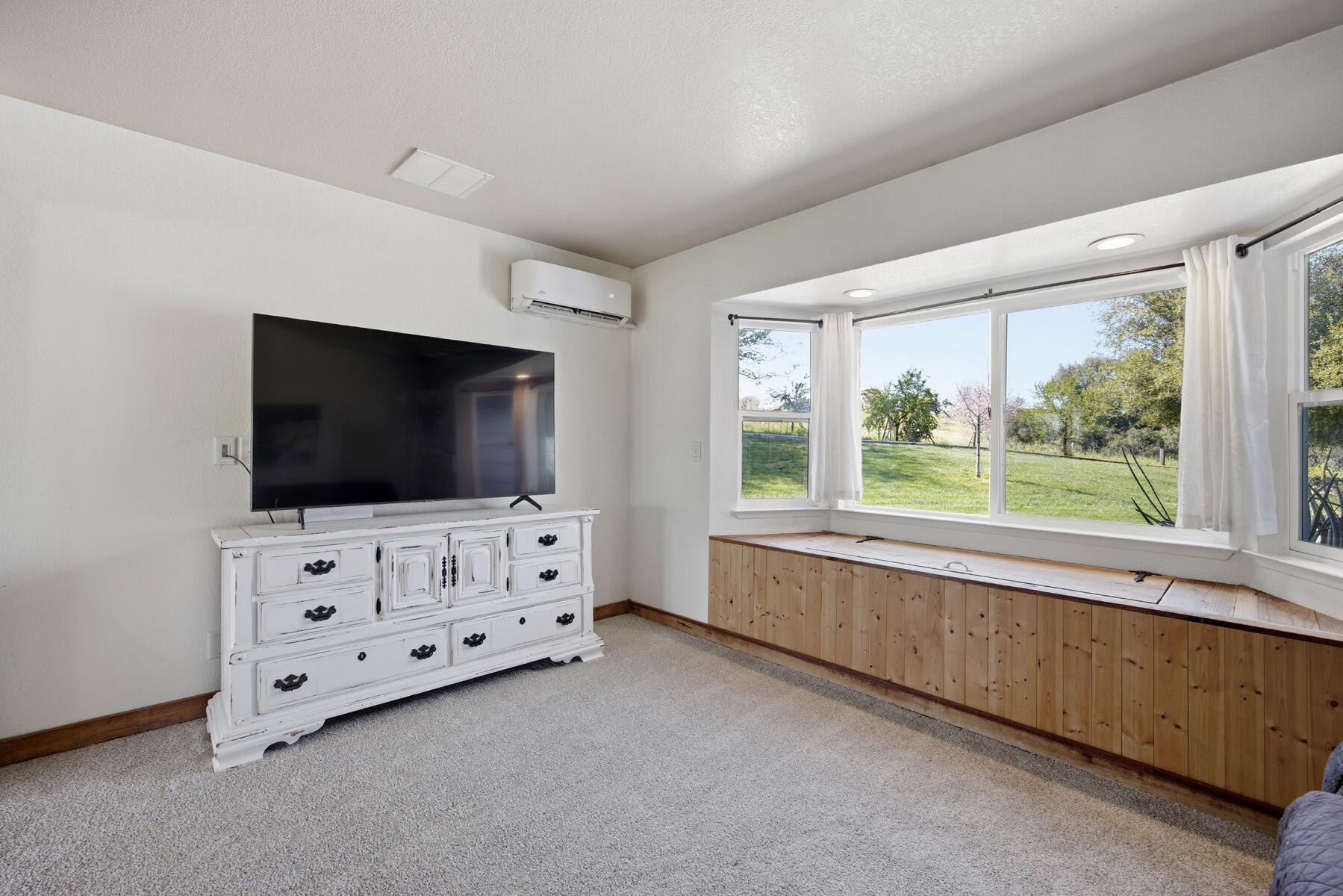 31393 Dahlem Drive Exeter, CA 93221 - Photo 18 of 79 18 - Family room (1)