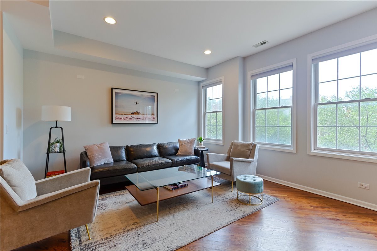 7028 North Ridge Boulevard, Unit 2S Chicago, IL 60645 - Photo 3 of 25