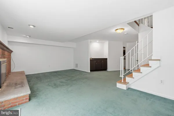 a view of entryway and hall