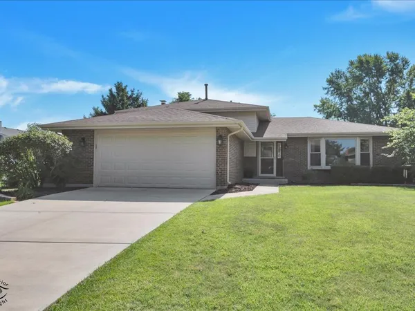 $399,900 | 19307 Derek Way, Mokena, IL 60448